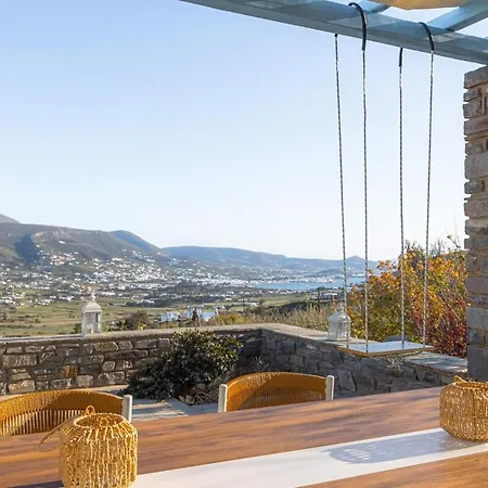 Avelia Paros *